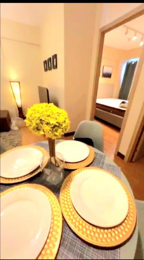 The Lancris Residences, 2 Bedrooms, 1 Bathroom, Living-Room, Kitchen & Pool Is Free Paranaque City Eksteriør billede