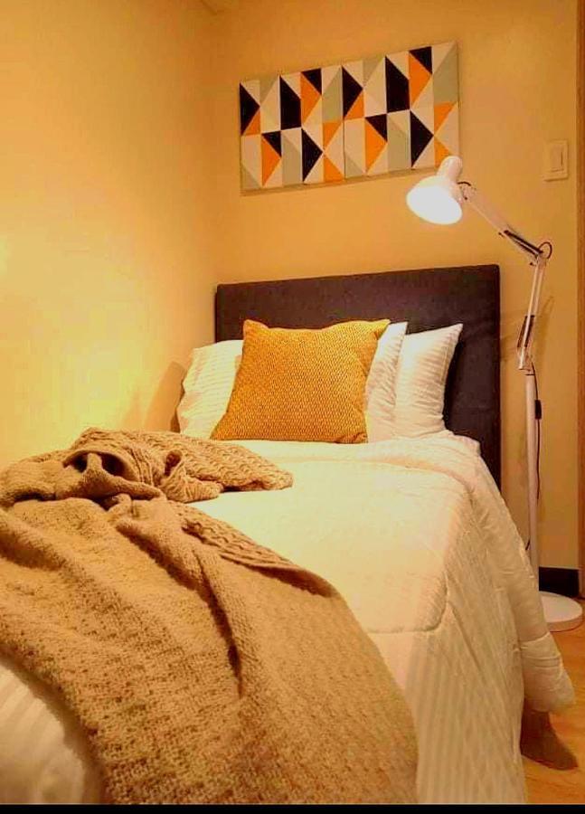 The Lancris Residences, 2 Bedrooms, 1 Bathroom, Living-Room, Kitchen & Pool Is Free Paranaque City Eksteriør billede