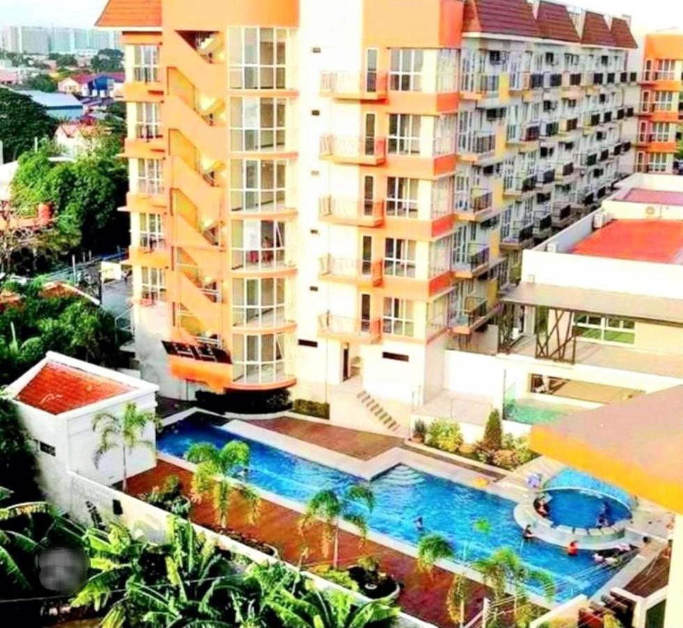 The Lancris Residences, 2 Bedrooms, 1 Bathroom, Living-Room, Kitchen & Pool Is Free Paranaque City Eksteriør billede