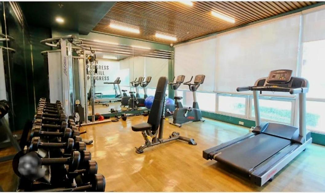 The Lancris Residences, 2 Bedrooms, 1 Bathroom, Living-Room, Kitchen & Pool Is Free Paranaque City Eksteriør billede